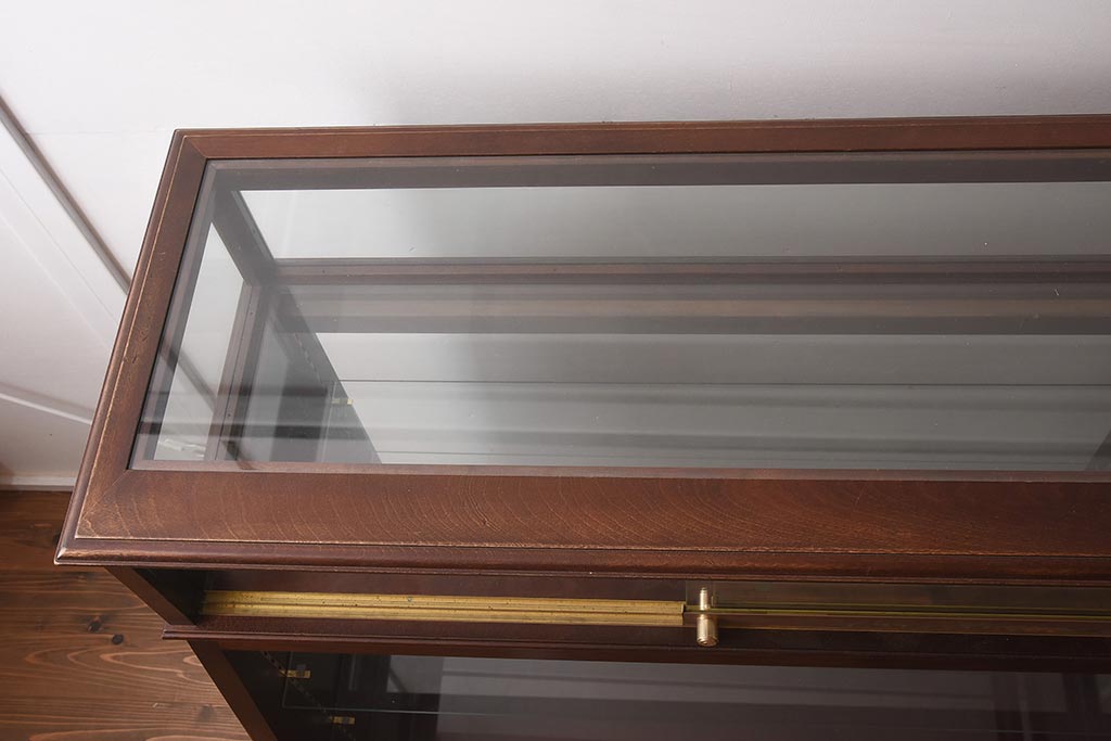 中古　脚付き　シックな雰囲気漂う木製ガラスケース(ショーケース、陳列棚、飾り棚)(R-042161)