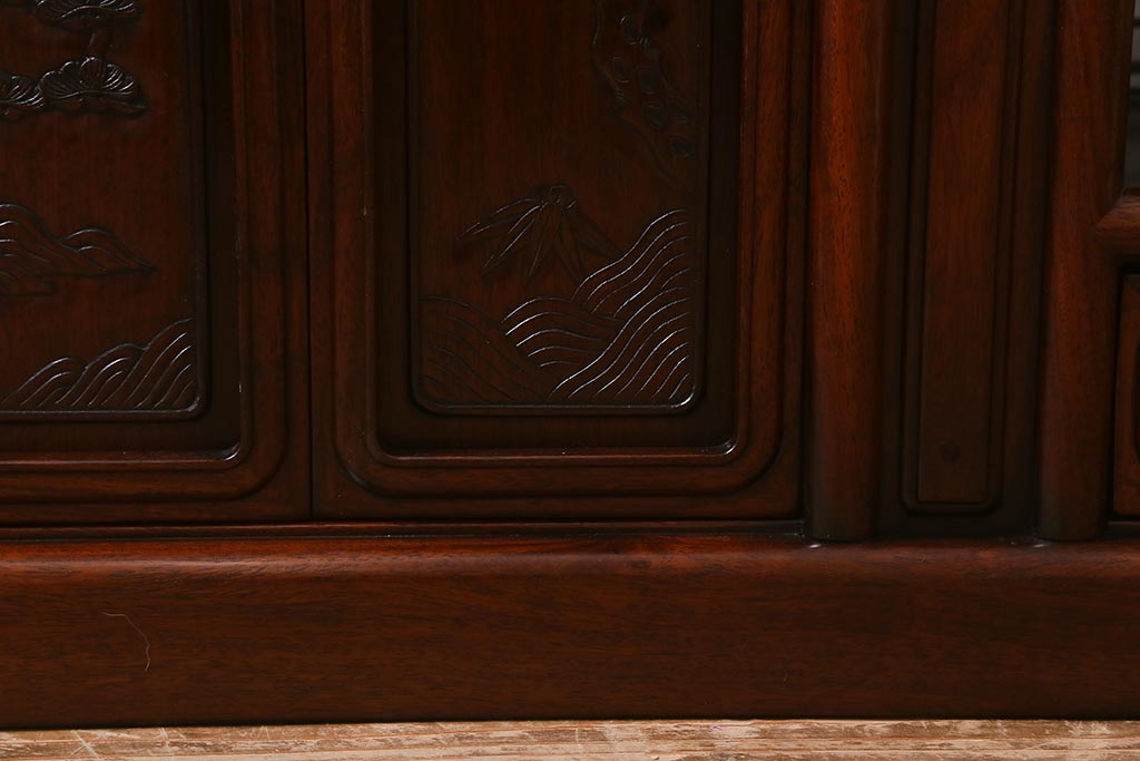 ビンテージ家具　唐木カリン材　繊細な透かし彫りが美しい上品な茶棚(戸棚、違い棚、飾り棚、収納棚、ヴィンテージ、花梨材)(R-042170)