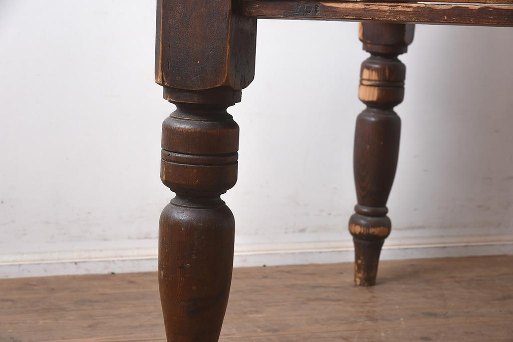 フランスアンティーク　パイン材　使い込まれた風合いが魅力のダイニングテーブル(机、作業台)(R-042210)