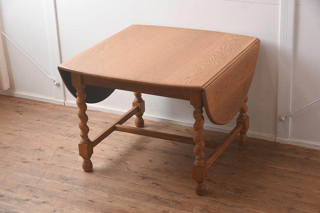 アンティーク家具　イギリスアンティーク　オーク材　杢目とツイストレッグが美しいバタフライテーブル(エクステンションテーブル、ダイニングテーブル)(R-042213)