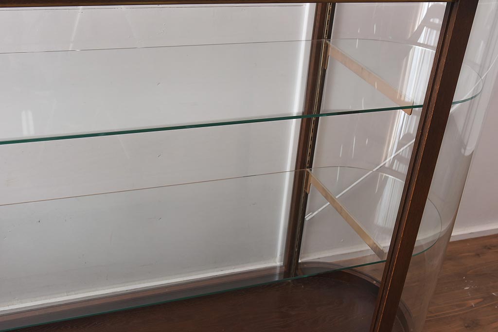 ヴィンテージ家具　特注品!　オーク材使用のオーバルガラスケース(Rガラス、陳列棚、ショーケース、飾り棚、ビンテージ、曲げガラス)(R-042235)