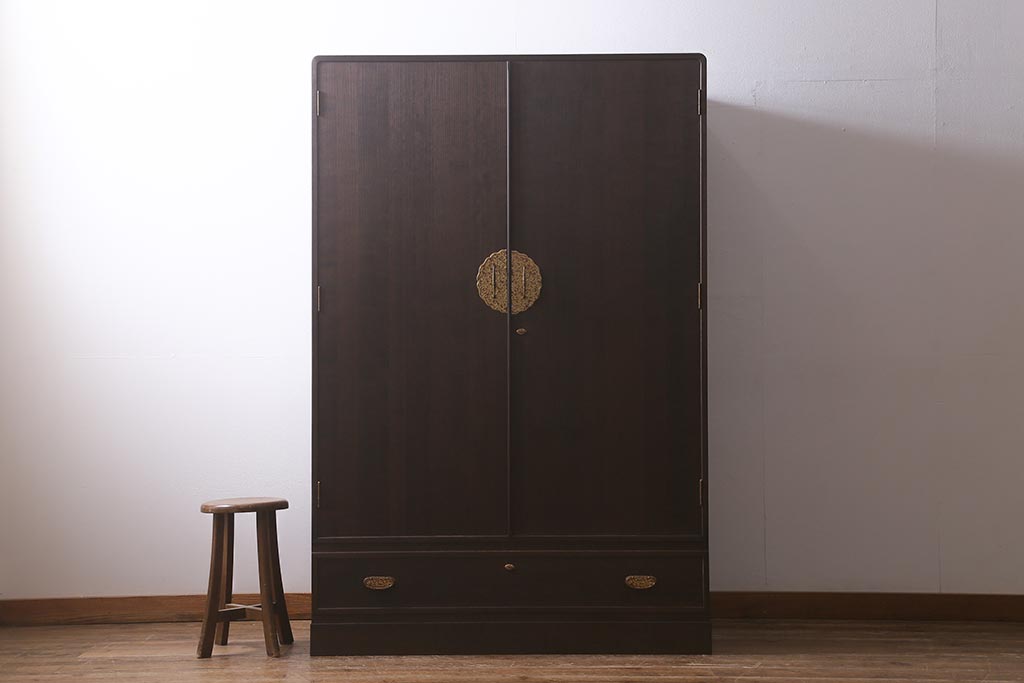 中古　伝統工芸品　唐草金具　繊細な意匠金具が目を引く加茂総桐箪笥のワードローブ(総桐たんす、洋服タンス、衣装タンス)(定価約120万円)(R-042250)