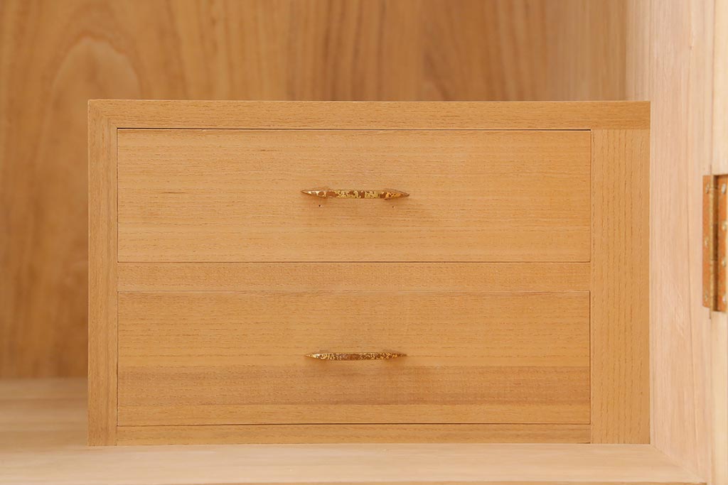 中古　伝統工芸品　唐草金具　繊細な意匠金具が目を引く加茂総桐箪笥のワードローブ(総桐たんす、洋服タンス、衣装タンス)(定価約120万円)(R-042250)