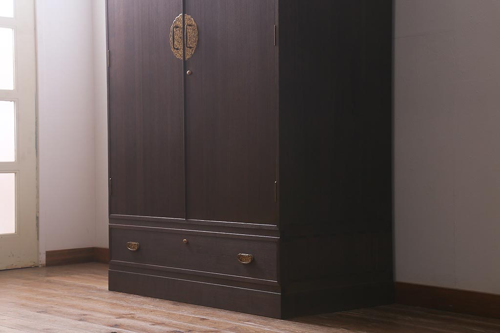 中古　伝統工芸品　唐草金具　繊細な意匠金具が目を引く加茂総桐箪笥のワードローブ(総桐たんす、洋服タンス、衣装タンス)(定価約120万円)(R-042250)