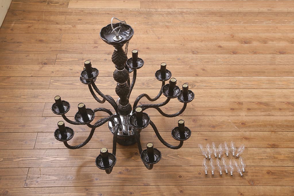 中古　14灯　大人の空間を演出する洗練された黒いシャンデリア(天井照明、吊り下げ照明)(R-042258)