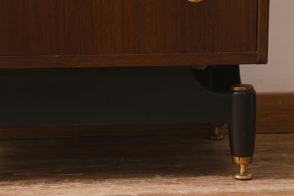 ヴィンテージ家具　北欧家具　オーク材　G-PLAN(ジープラン)　BB(Black&Brass)シリーズ　モダンなデザインのチェスト(サイドチェスト、引き出し、ビンテージ)(R-042264)