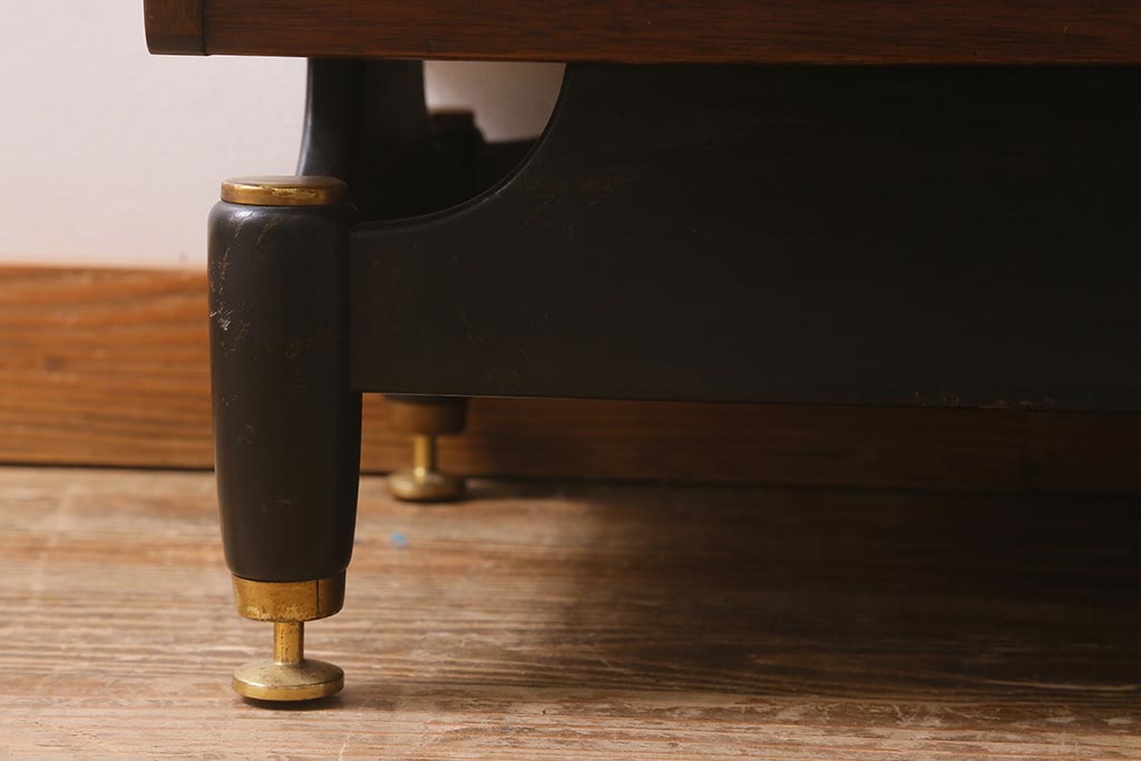 ヴィンテージ家具　北欧家具　オーク材　G-PLAN(ジープラン)　BB(Black&Brass)シリーズ　モダンなデザインのチェスト(サイドチェスト、引き出し、ビンテージ)(R-042264)