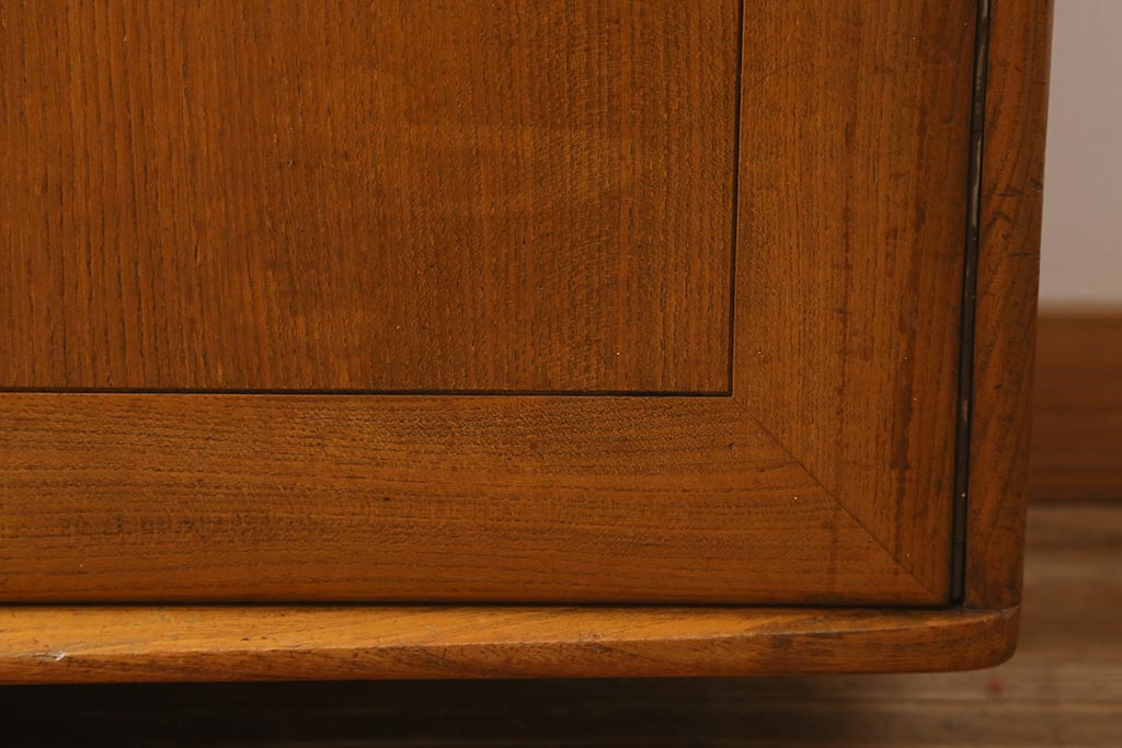 ヴィンテージ家具　イギリスビンテージ　ERCOL(アーコール)　ウィンザーサイドボード(キャビネット、収納棚、リビングボード)(R-042276)