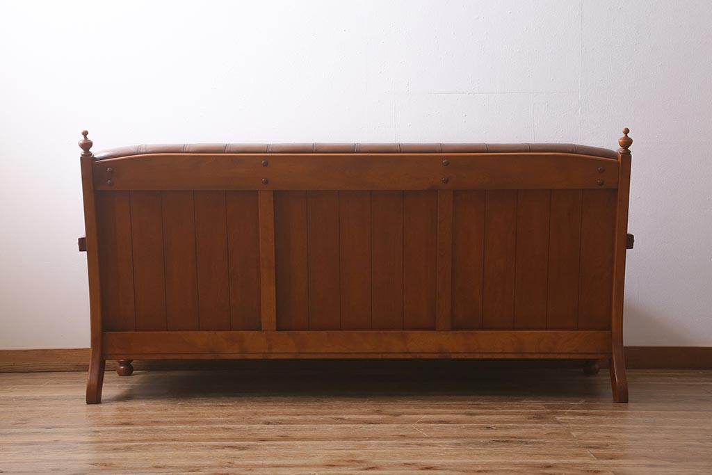 中古　横浜クラシック家具　ダニエル(daniel)　Leona　A-522　重厚さと高級感が魅力的なレオナソファ(3人掛けソファ)(定価約120万円)(R-042324)