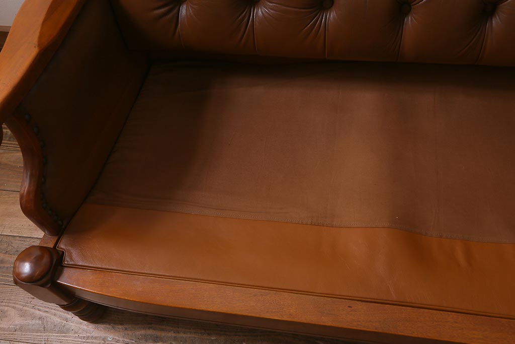 中古　横浜クラシック家具　ダニエル(daniel)　Leona　A-522　重厚さと高級感が魅力的なレオナソファ(3人掛けソファ)(定価約120万円)(R-042324)