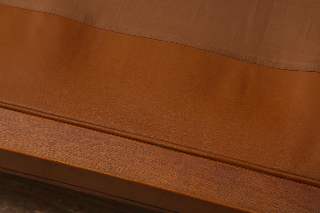 中古　横浜クラシック家具　ダニエル(daniel)　Leona　A-522　重厚さと高級感が魅力的なレオナソファ(3人掛けソファ)(定価約120万円)(R-042324)