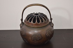 アンティーク雑貨　明治期　大明宣徳年製　桐紋　古銅　香炉(真鍮)(R-042405)
