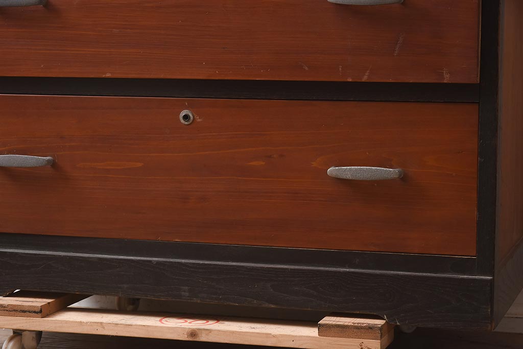 レトロ家具　すっきりとしたツートーンのチェスト(タンス、箪笥、引き出し)(R-042460)