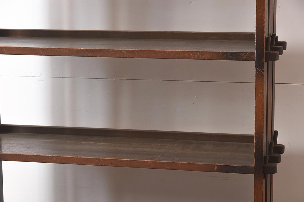 レトロ家具　透かし入り　珍しいデザインの本棚(シェルフ、ラック、飾り棚)(R-042477)
