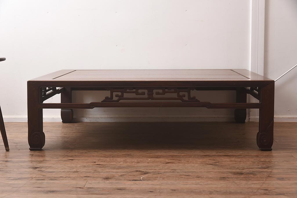 アンティーク家具　昭和初期　花梨材　透かし入り　アジアン風のデザインが魅力の座卓(ローテーブル、カリン材)(R-042480)