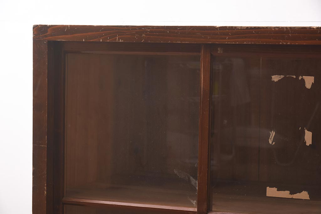 アンティーク家具　レトロな雰囲気漂うシンプルなガラス戸棚(収納棚、キャビネット)(R-042481)