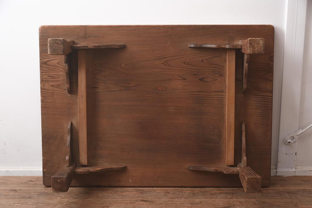 ビンテージ家具　高級杉材　使い込まれた風合いが味わい深い座卓(ローテーブル)(R-042495)