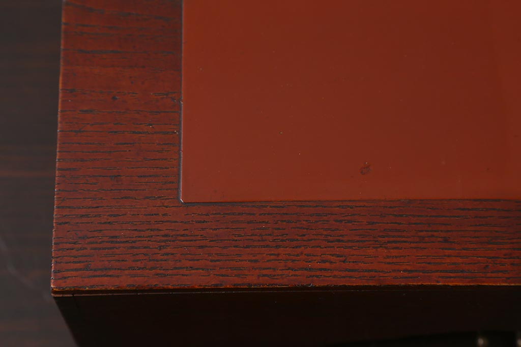 アンティーク雑貨　指物　工芸品　漆塗り・中央朱塗り　本革の留め金具が付いた上品な文箱(小箱、手文庫、手許箱、木箱、漆器)(R-042500)