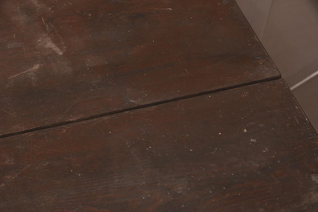 アンティーク家具　栗材　落ち着きのあるレトロスタイルにおすすめな木製の片袖デスク(ワークデスク、机、在宅ワーク、在宅用)(R-042506)