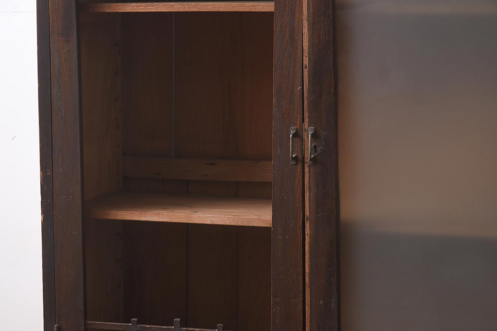 アンティーク家具　栓材　透かし入りのノスタルジックな木製ブックケース(戸棚、収納棚、キャビネット)(R-042509)