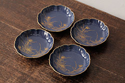 アンティーク雑貨　江戸期　古伊万里　瑠璃金彩花文小皿4枚セット(変形皿、和食器)(R-042531)