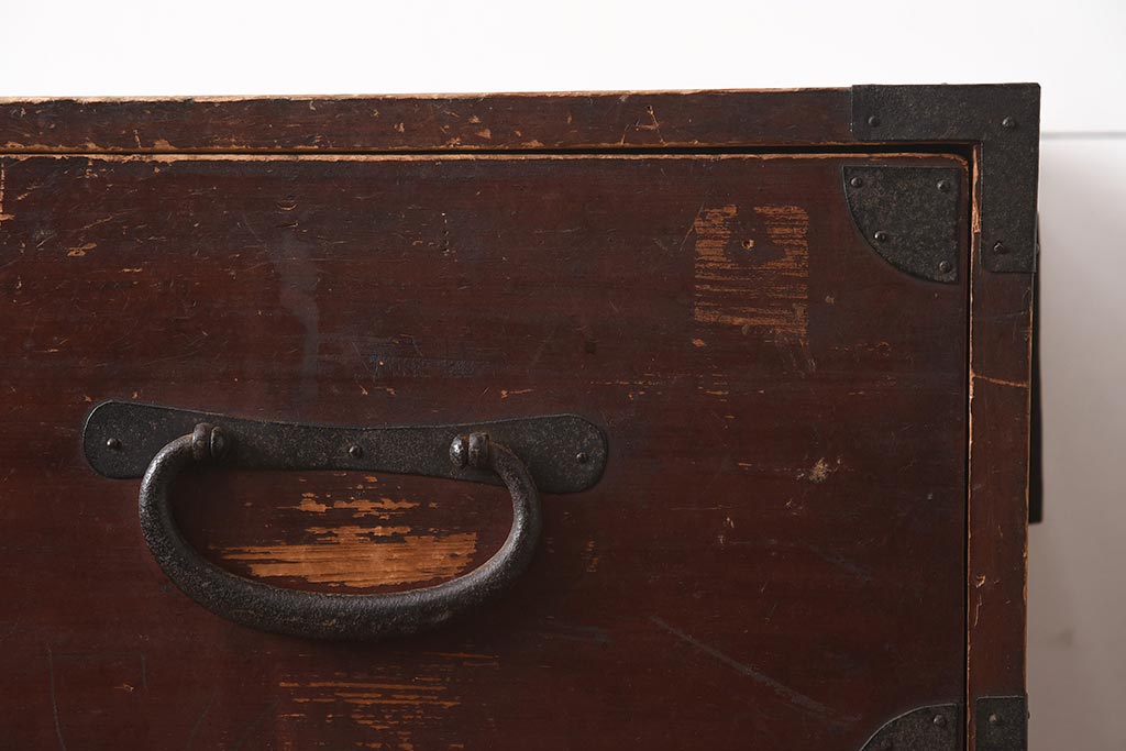 アンティーク家具　和製アンティーク　錆びた金具が味わい深い重ねタンス(引き出し、衣装箪笥、ローボード)(R-042544)
