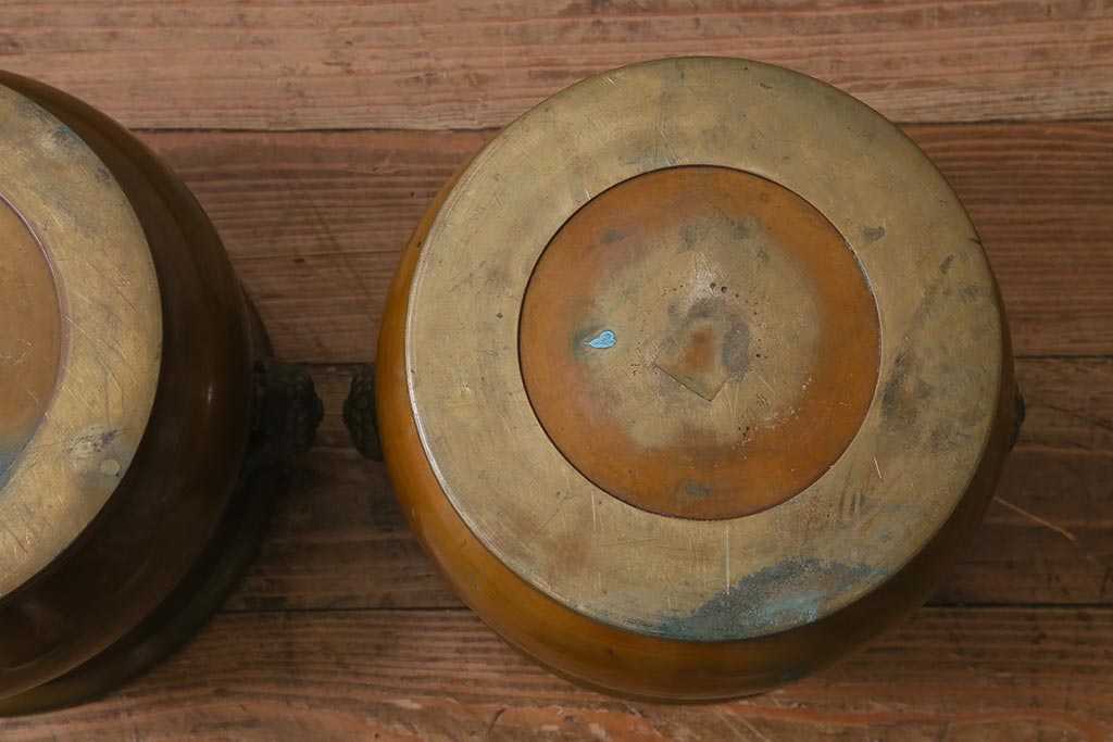 アンティーク雑貨　取っ手がおしゃれな真鍮火鉢一対(手あぶり、金属火鉢)(R-042572)