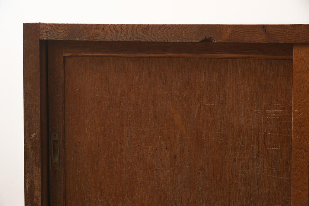 アンティーク家具　昭和中期　素朴な雰囲気が魅力の脚付きローボード(戸棚、収納棚)(R-042576)