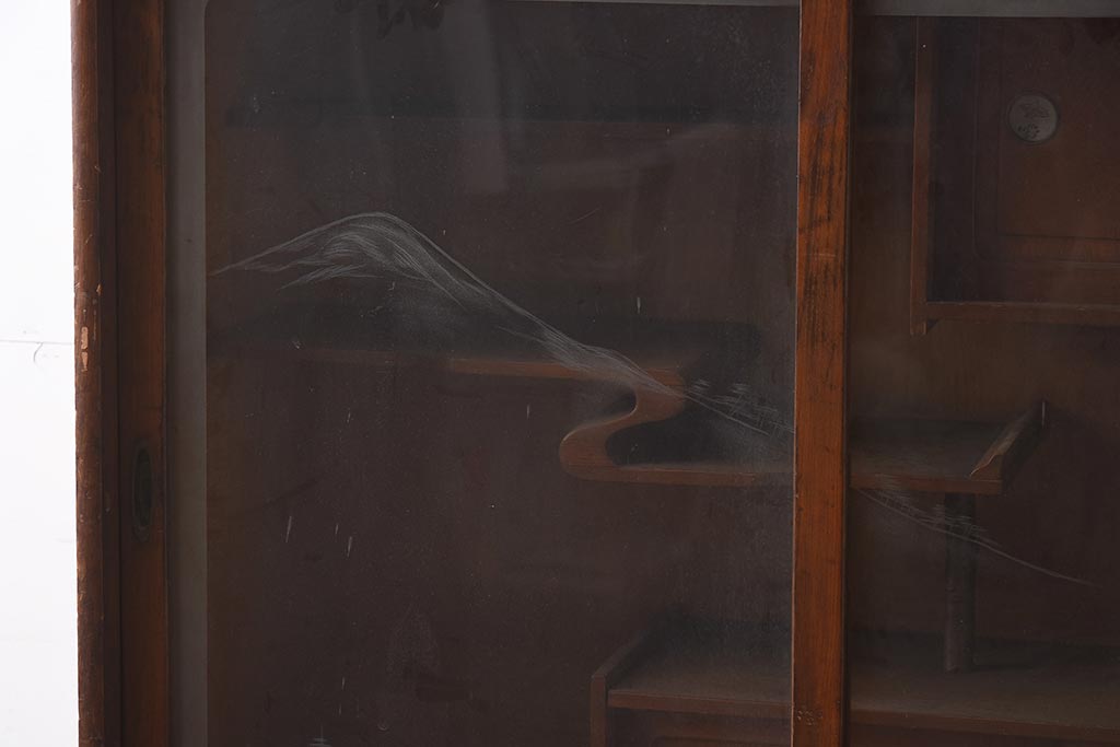 ビンテージ家具　前面ケヤキ材　ガラス戸に山水図が描かれた風情のある茶箪笥(タンス、収納棚)(R-042581)
