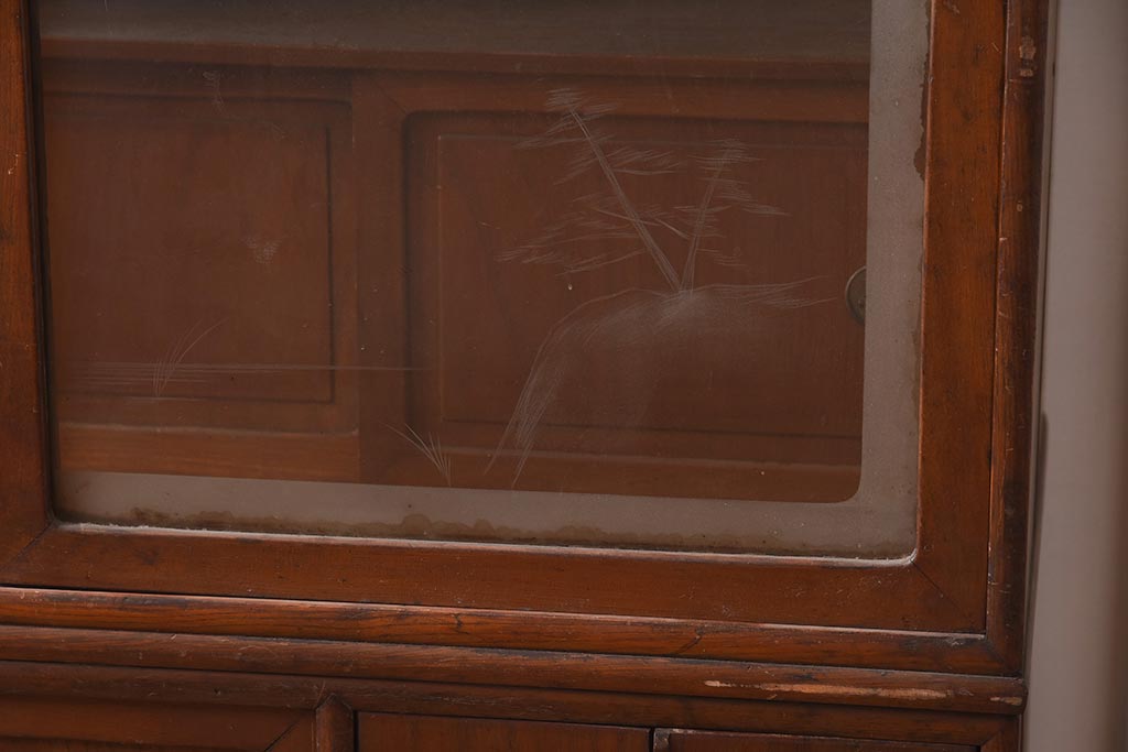 ビンテージ家具　前面ケヤキ材　ガラス戸に山水図が描かれた風情のある茶箪笥(タンス、収納棚)(R-042581)