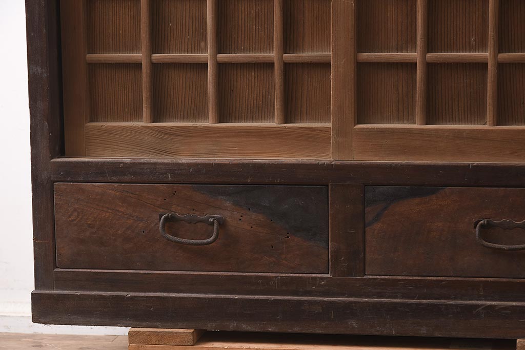 アンティーク家具　黒柿材　古い趣が魅力の木製下駄箱(収納棚、キャビネット)(R-042582)