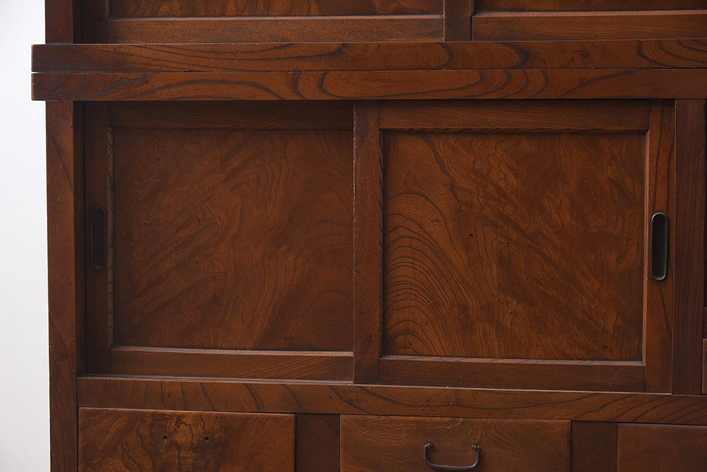 アンティーク家具　和製アンティーク　前面欅材　杢目が魅力的な重ね戸棚(関東水屋箪笥、収納棚、キャビネット)(R-042583)