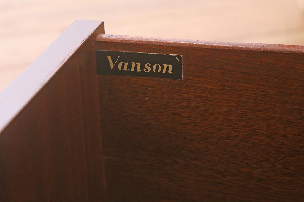 ヴィンテージ家具　Vanson　チーク材　北欧スタイルにもぴったりなイギリスビンテージのサイドボード(リビングボード)(R-042589)