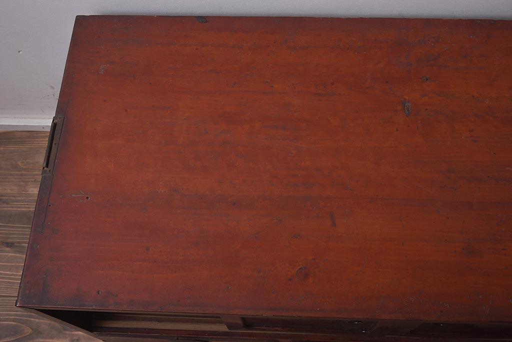 アンティーク家具　和製アンティーク　前面ケヤキ材　漆塗り　赤味がかった色合いが上品なローボード(テレビ台、収納棚、戸棚)(R-042605)