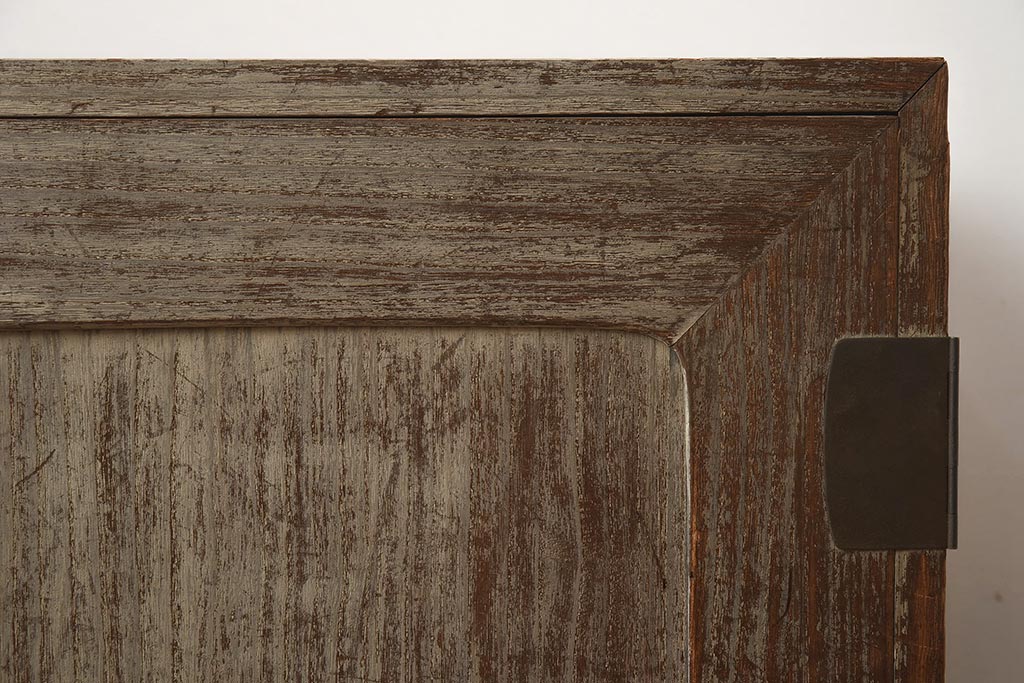 ビンテージ家具　衣装盆付き　観音扉の桐箪笥(衣装箪笥、着物箪笥、桐たんす)(R-042607)
