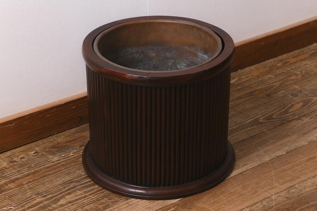 アンティーク雑貨　和製アンティーク　紫檀(シタン)材　珍品　円筒形　上質な造りの丸火鉢(手あぶり、木製火鉢)(R-042611)