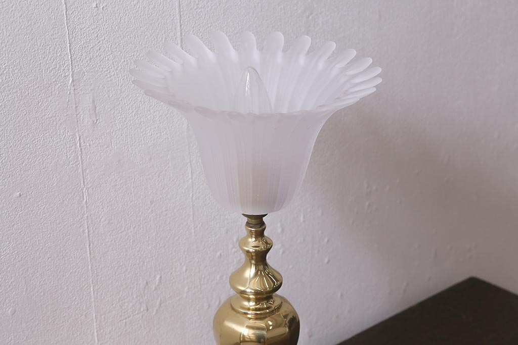 ヴィンテージ照明　オイルランプ型　ガラスシェードがおしゃれな真鍮製のテーブルランプ(デスクライト、卓上照明、ビンテージ)(R-042613)