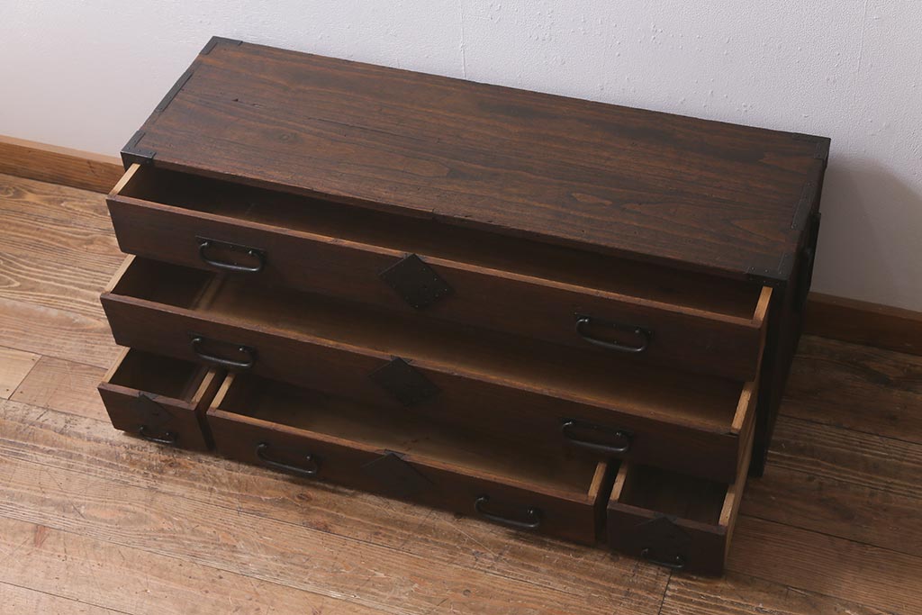 アンティーク家具　明治期　新潟産　上手物!　総桐材　金具が立派な刀箪笥(箪笥ローボード、ローチェスト、引き出し、桐箪笥、桐たんす)(R-042620)