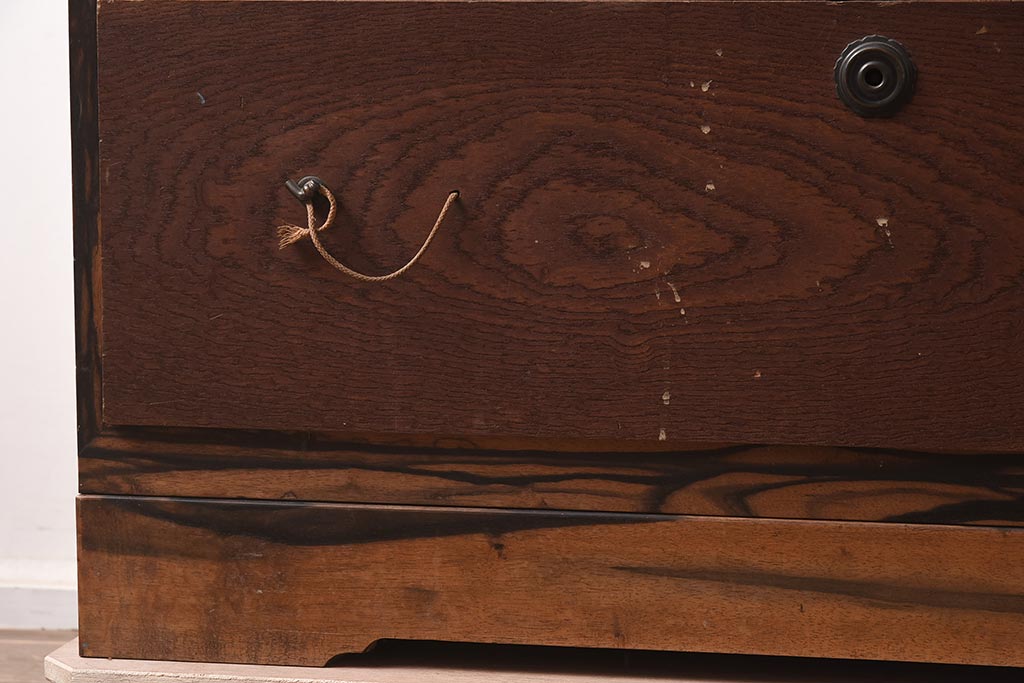 アンティーク家具　ケヤキ・桐・黒柿材　衣装盆付き　上手物の重ね衣装箪笥(和服箪笥、着物箪笥、収納箪笥、キャビネット)(R-042623)