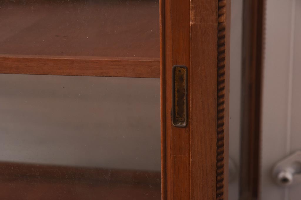 アンティーク家具　昭和レトロ　レリーフが魅力の小ぶりなガラスケース(ショーケース、陳列棚)(R-042628)