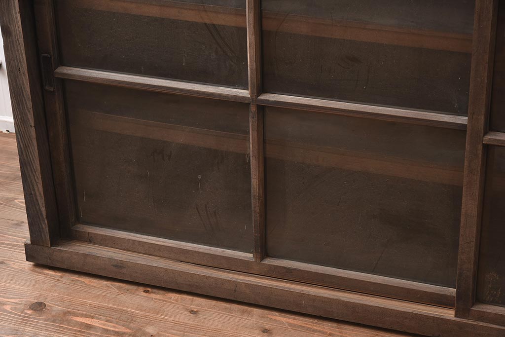 アンティーク家具　木製　ディスプレイを楽しめるシンプルなガラス戸棚(サイドボード)(R-042630)