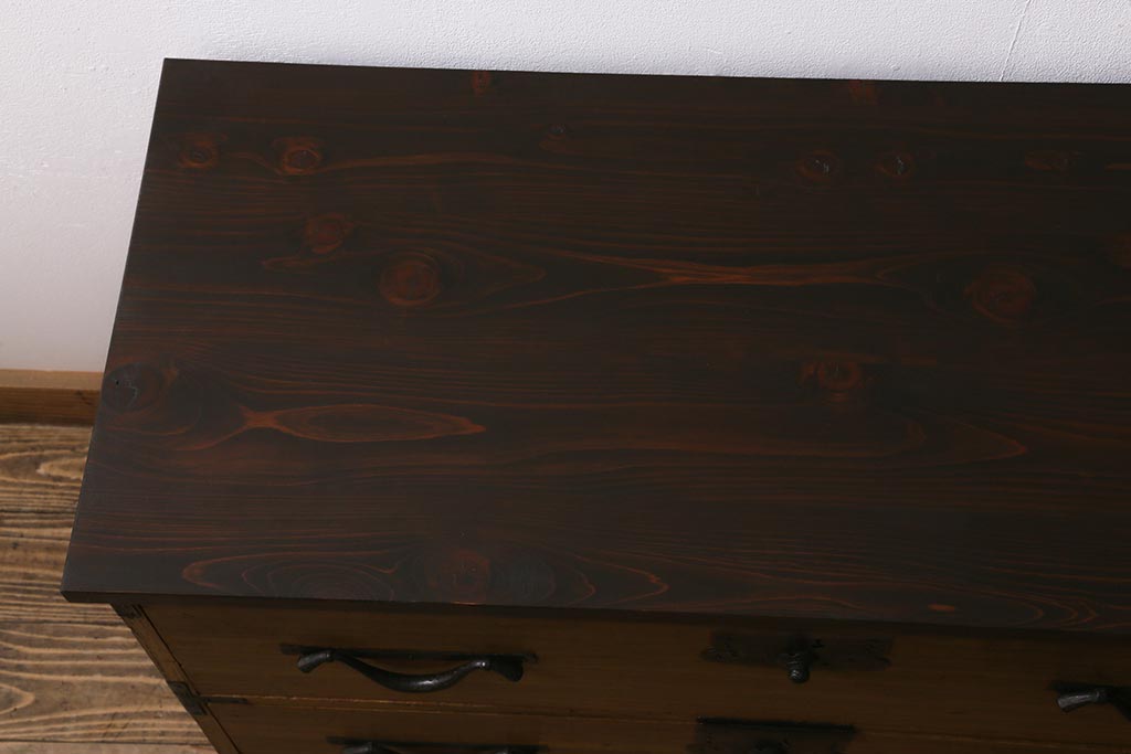 アンティーク家具　和製アンティーク　脚付きリメイク　味わい深い佇まいの箪笥ローボード(衣装箪笥、チェスト、テレビ台、リビングボード)(R-042631)