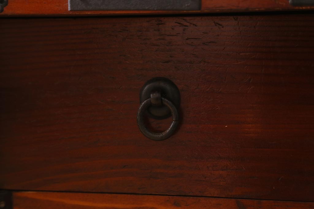 アンティーク家具　美品　昭和初期　脚付きリメイク　漆塗り　丸金具が存在感を放つ箪笥ローボード(衣装箪笥、チェスト、引き出し、リビングボード)(R-042632)