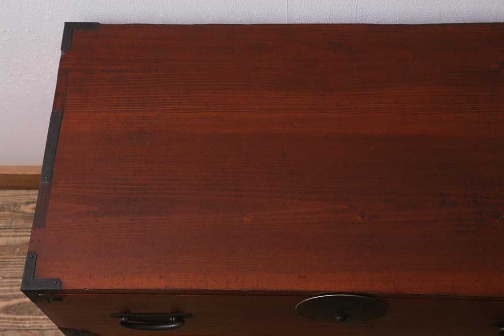 アンティーク家具　美品　昭和初期　脚付きリメイク　漆塗り　丸金具が存在感を放つ箪笥ローボード(衣装箪笥、チェスト、引き出し、リビングボード)(R-042632)