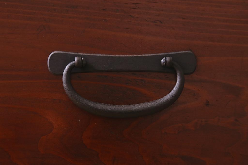 アンティーク家具　美品　昭和初期　脚付きリメイク　漆塗り　丸金具が存在感を放つ箪笥ローボード(衣装箪笥、チェスト、引き出し、リビングボード)(R-042632)