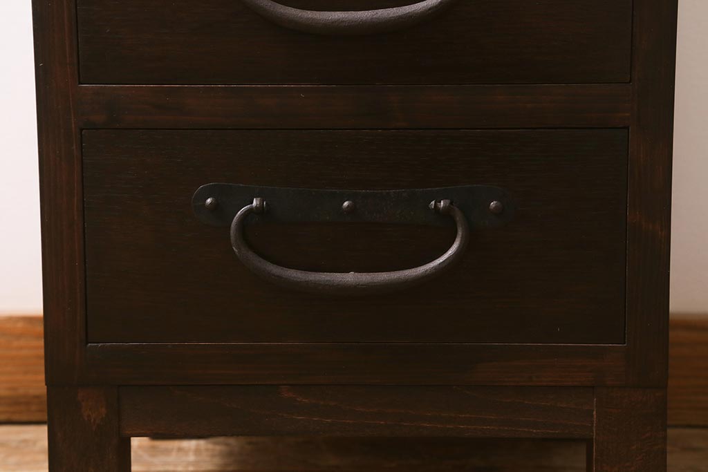 ラフジュ工房オリジナル　古金具リメイク　前板栗材　ヒノキ材　脚付き　サイドチェストにも使える便利な小引き出し(小物収納、サイドチェスト)(R-042636)