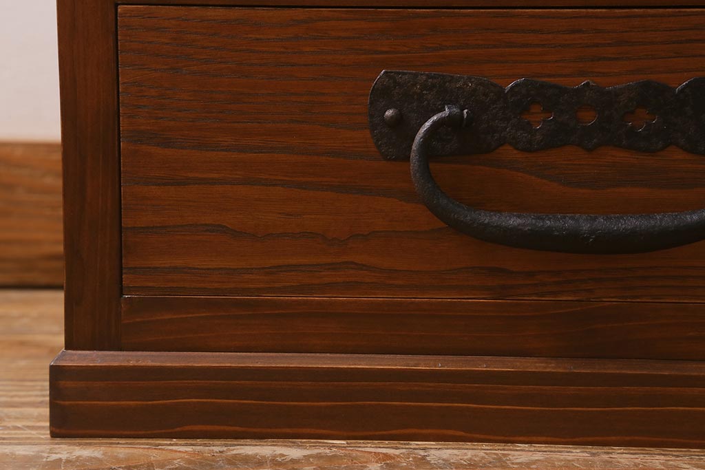 ラフジュ工房オリジナル　古金具リメイク　前板栗材　ヒノキ材　レトロな雰囲気が魅力的な小引き出し(小物収納、サイドチェスト)(R-042638)