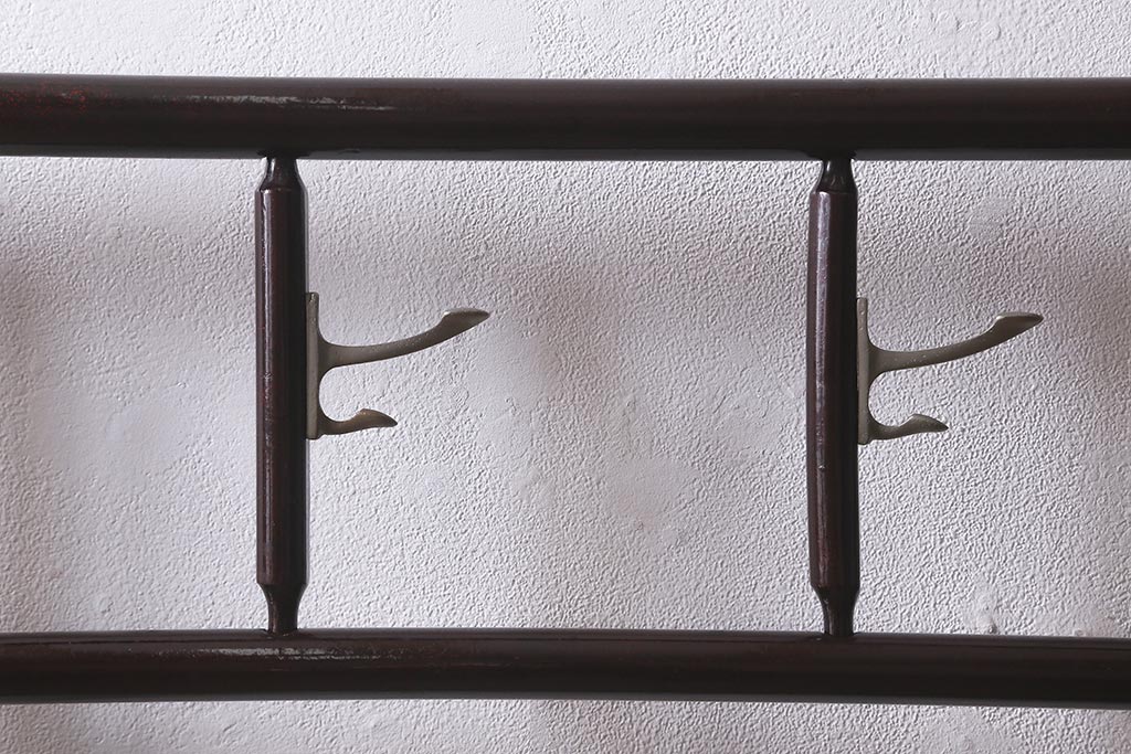 アンティーク雑貨　昭和中期　フック付き　和の風情あふれる二つ折り衣桁(ハンガーラック、着物掛け)(R-042642)