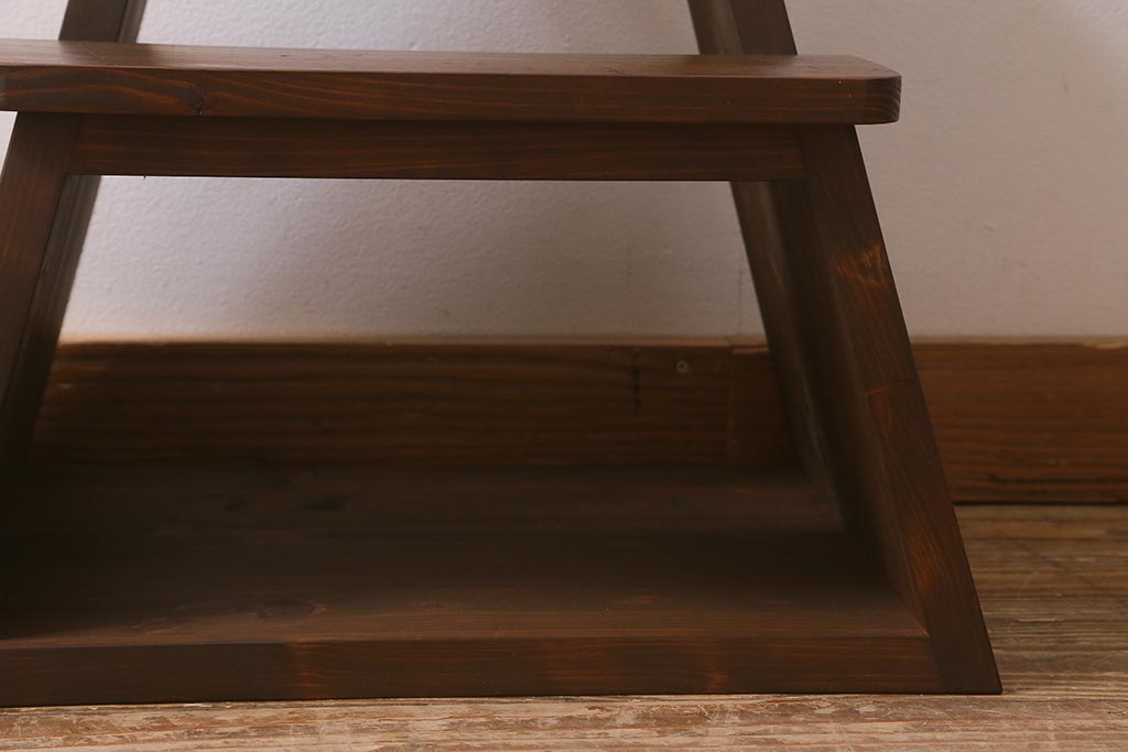 ラフジュ工房オリジナル　古材リメイク　透かし彫りがポイントの踏み台(ステップ)(R-042644)