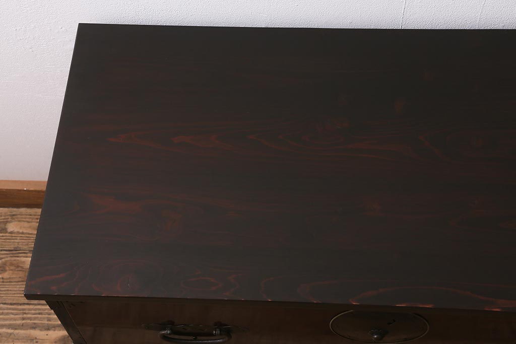 アンティーク家具　明治大正期　天板リメイク　漆塗りがきれいな会津箪笥(テレビ台、衣装箪笥、リビングボード、チェスト、引き出し)(R-042651)